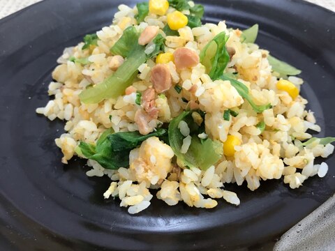 鮭缶で手軽にチャーハン!